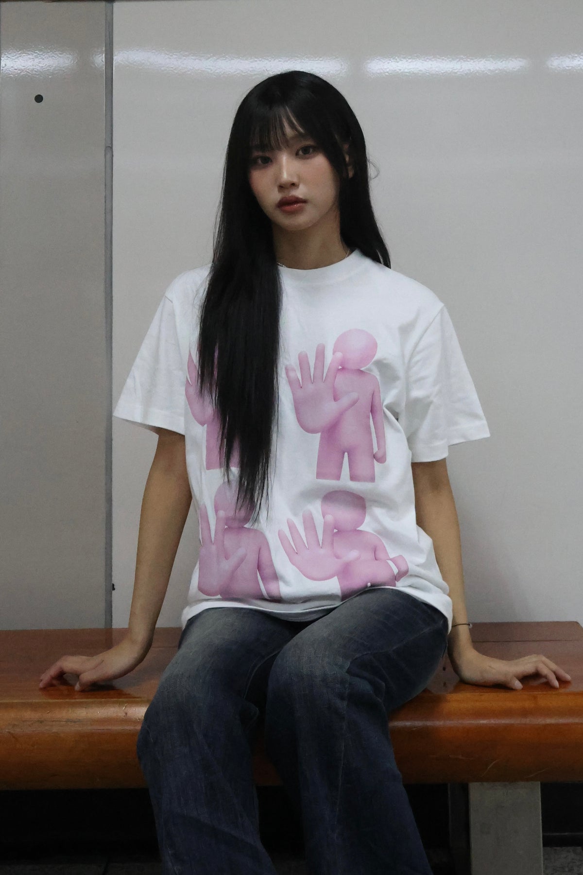 HANDS ARRIVED TEE