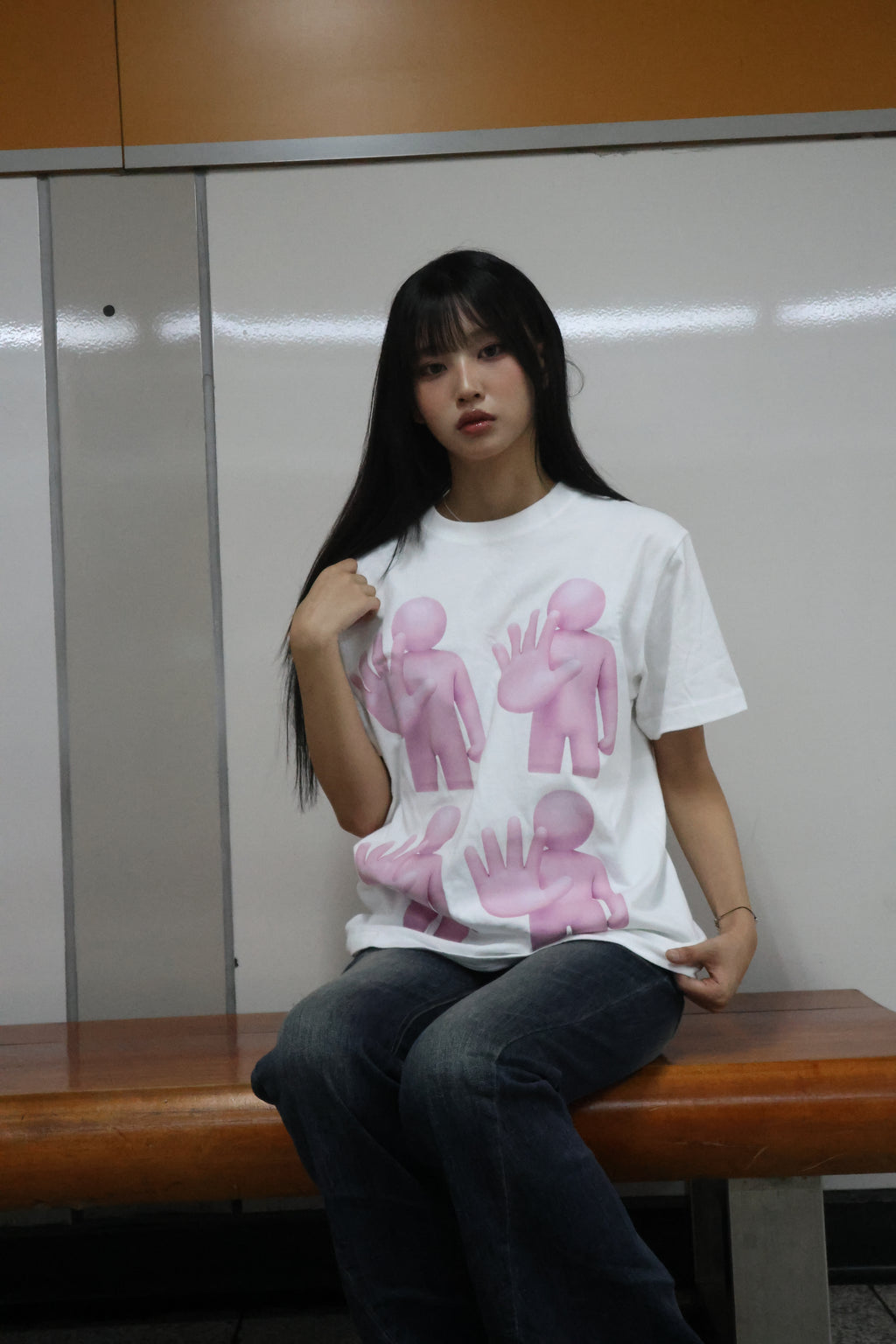 HANDS ARRIVED TEE