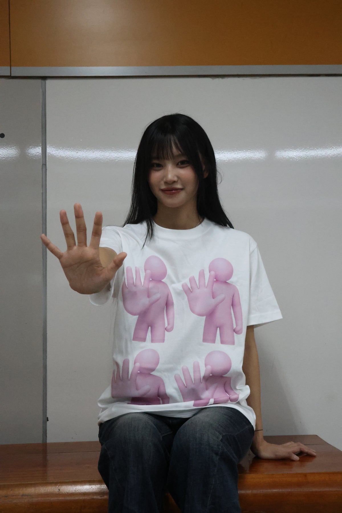 HANDS ARRIVED TEE