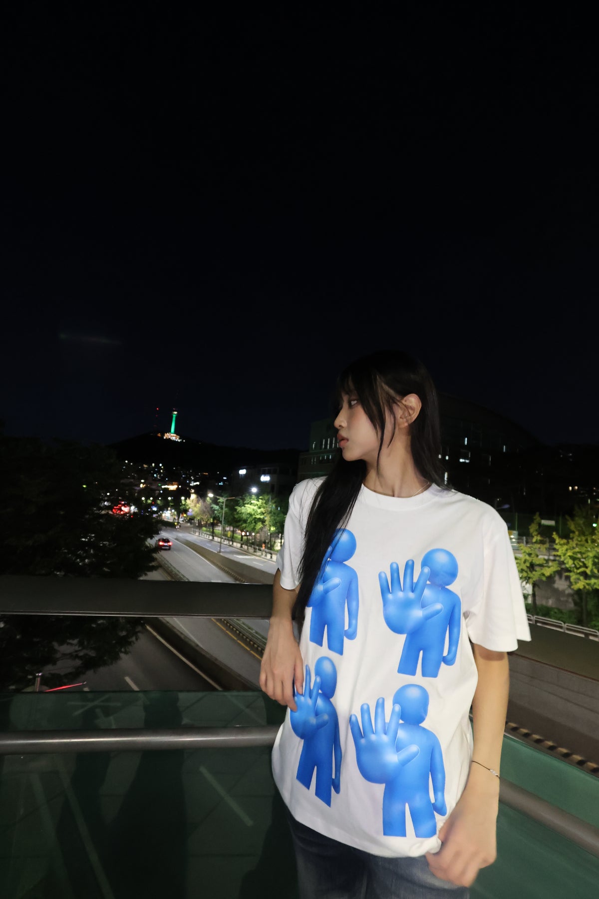 HANDS ARRIVED TEE