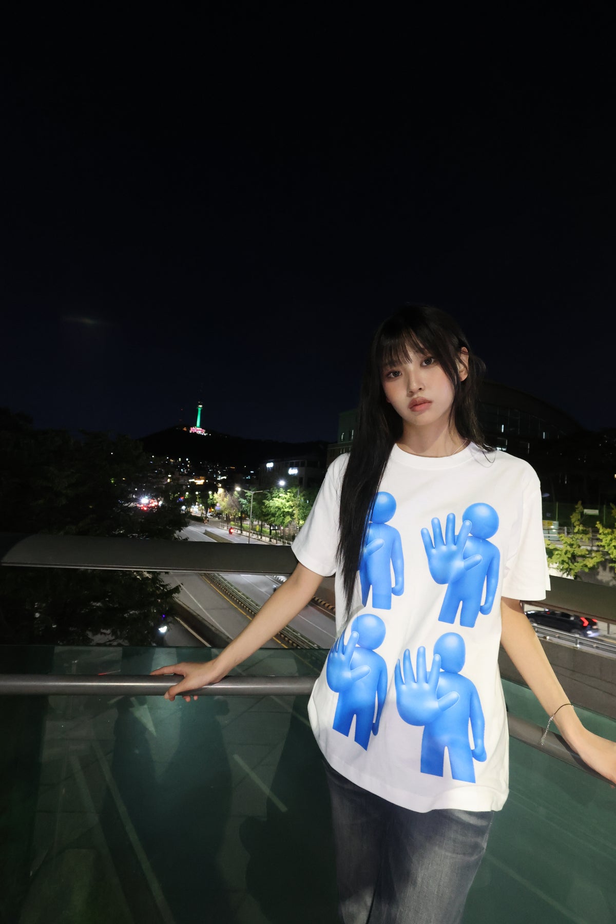 HANDS ARRIVED TEE