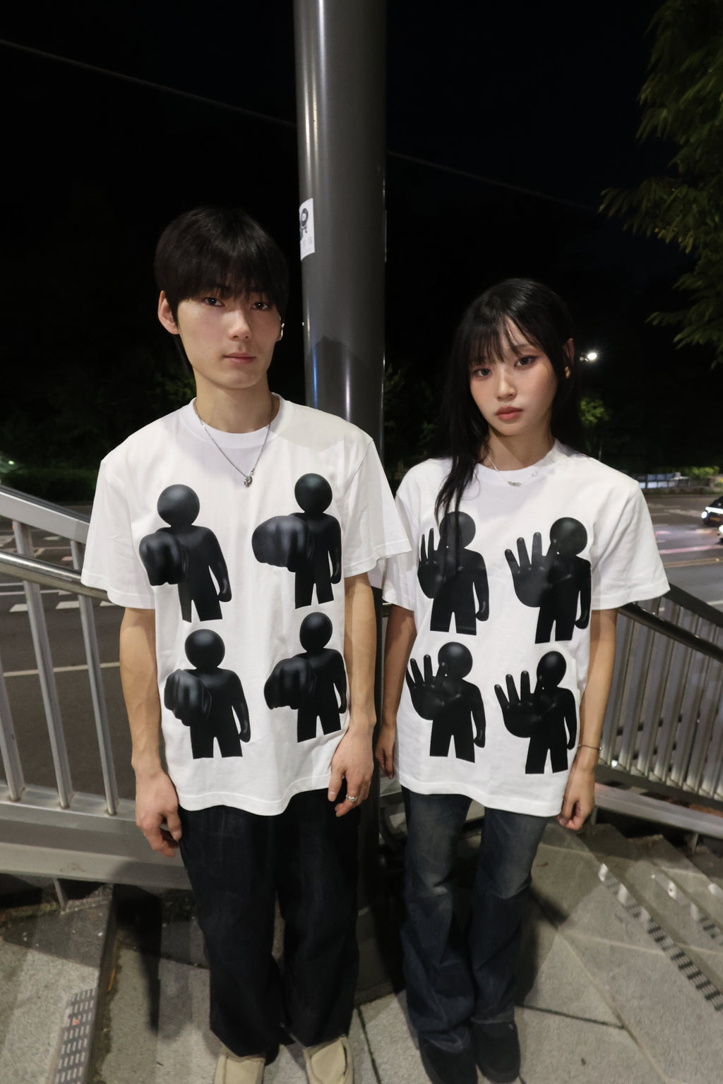 HANDS ARRIVED TEE