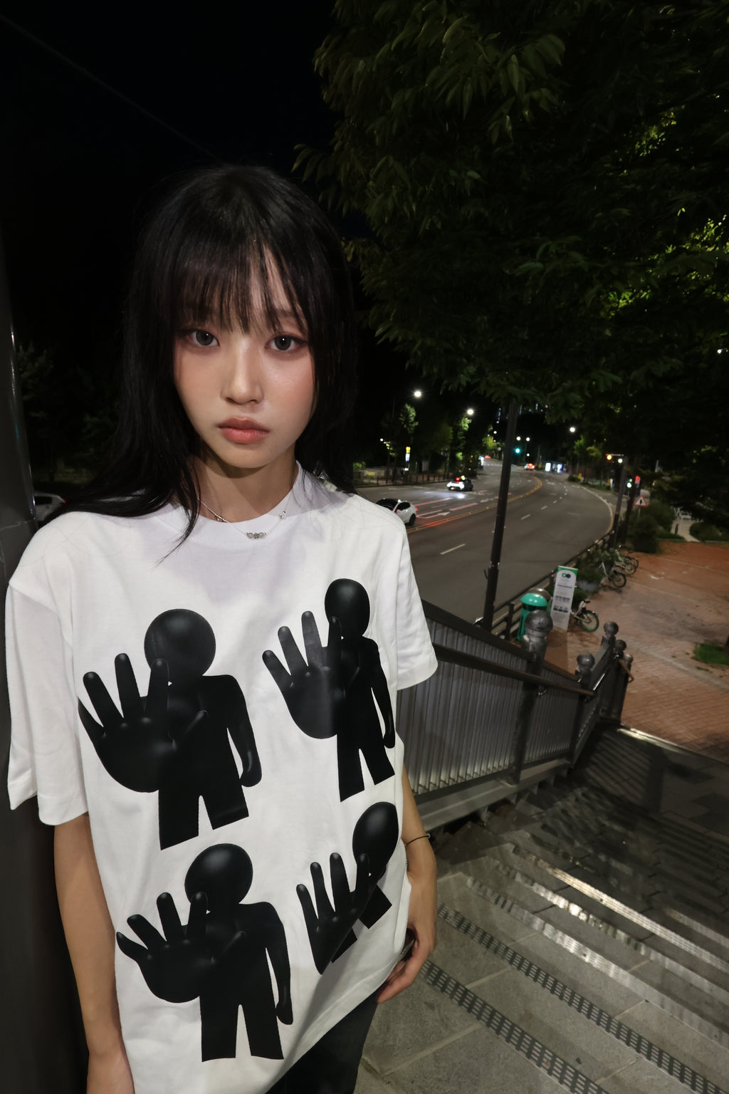 HANDS ARRIVED TEE