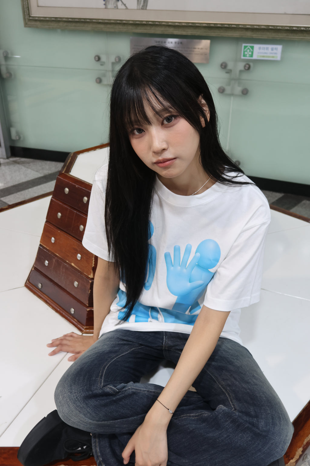 HANDS ARRIVED TEE